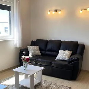 https://apartman-emilia.hotels-in-trogir.com